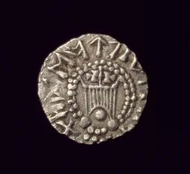 Thrymsa, tipo &39;Constantino&39; rúnico (anverso) (ouro) (para reverso ver 168079)